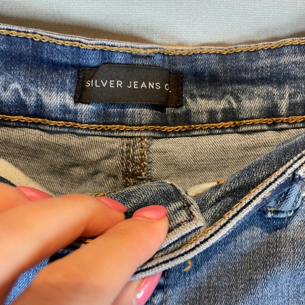 Silver Jeans Co Sure Thing‎ Long Shorts Medium Wash Distressed Denim W32 L6.5